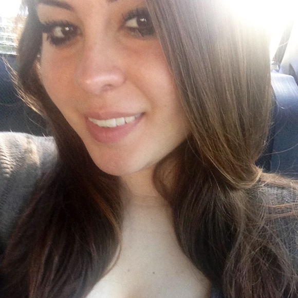 Meet your Posher, Karina - Picture 1 of 1